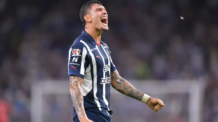 Brandon Vázquez celebra un gol de Rayados.