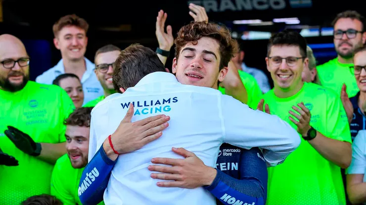 James Vowles abraza a Franco Colapinto