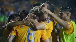Los jugadores de Tigres, a puro festejo.