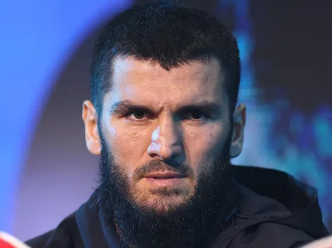 Artur Beterbiev ignora a Canelo Álvarez
