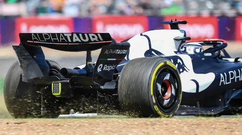 Durante la carrera, los autos de Fórmula 1 van cambiando sus neumáticos.