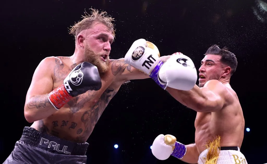 Jake Paul enfrentando a Tommy Fury. (Getty Images)