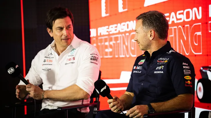 Toto Wolff dialoga con Christian Horner