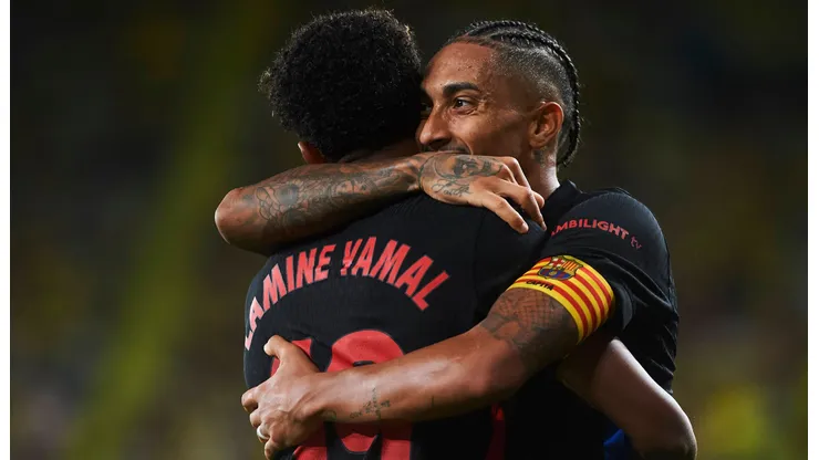 Lamine Yamal y Raphinha festejan el triunfo de Barcelona por 5-1 ante Villarreal.
