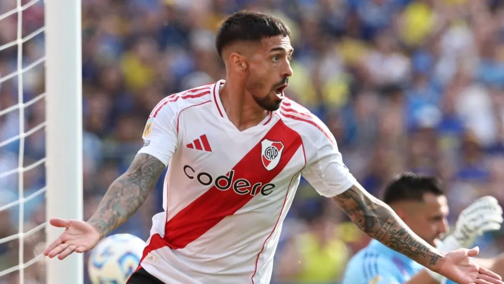 Lanzini celebrando su anotación en el Superclásico (IMAGO)