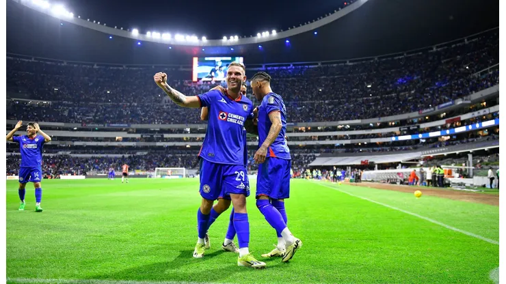 Carlos Rotondi festeja la victoria por 3-0 de Cruz Azul ante Chivas por el Clausura 2024.