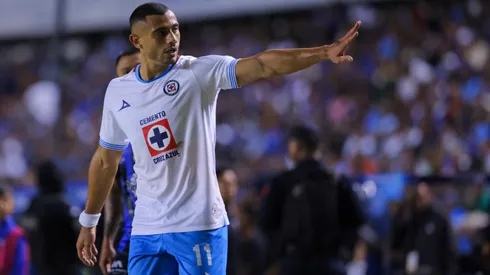 Giakoumakis está volviendo de una lesión.