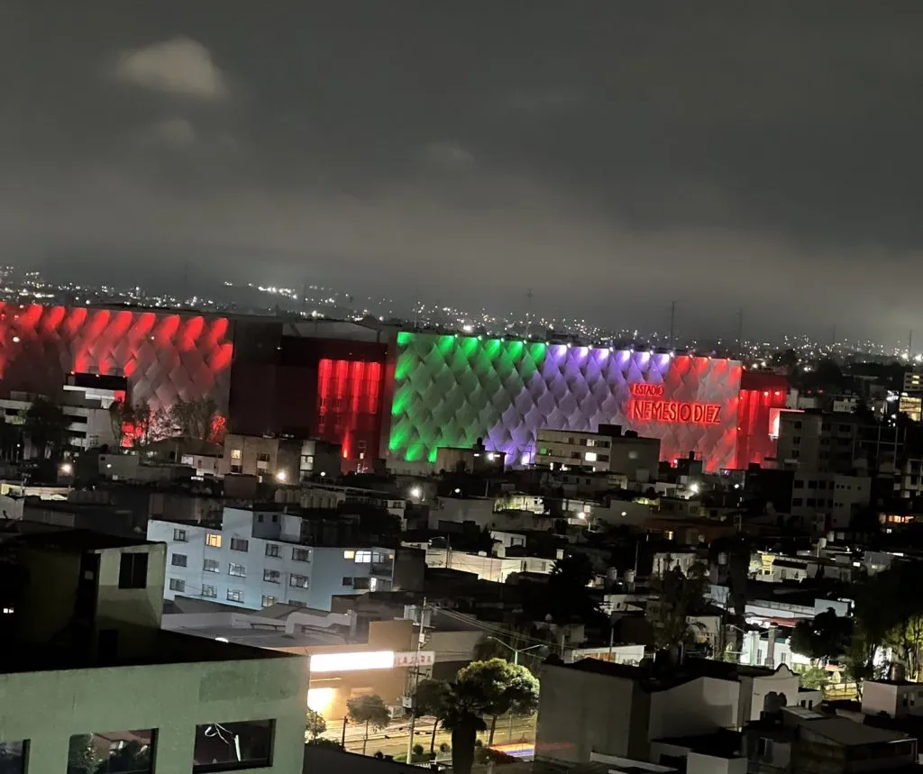 El Nemesio Díez, con colores patrios [Foto: FeeVerte_Diable]