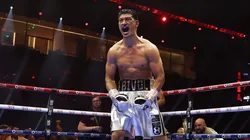 Dmitry Bivol dejó atrás la única derrota en su carrera y se consagró campeón unificado de los semipesados.