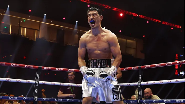 Dmitry Bivol dejó atrás la única derrota en su carrera y se consagró campeón unificado de los semipesados.