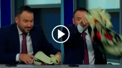 Cevallos arrojó tres veces una bufanda del América.