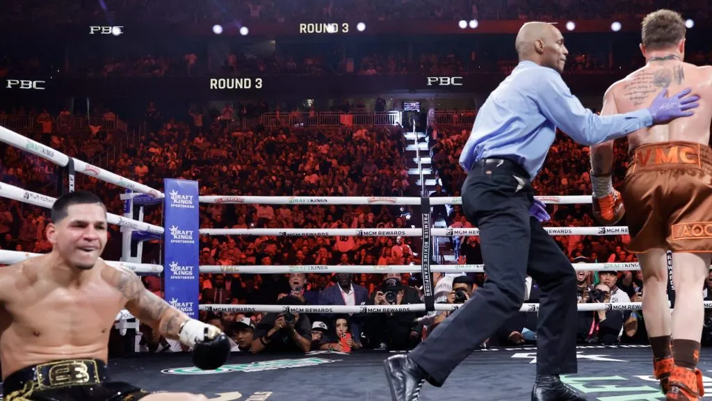 Canelo Álvarez dominó de gran manera a Edgar Berlanga en su última pelea. (GETTY IMAGES)