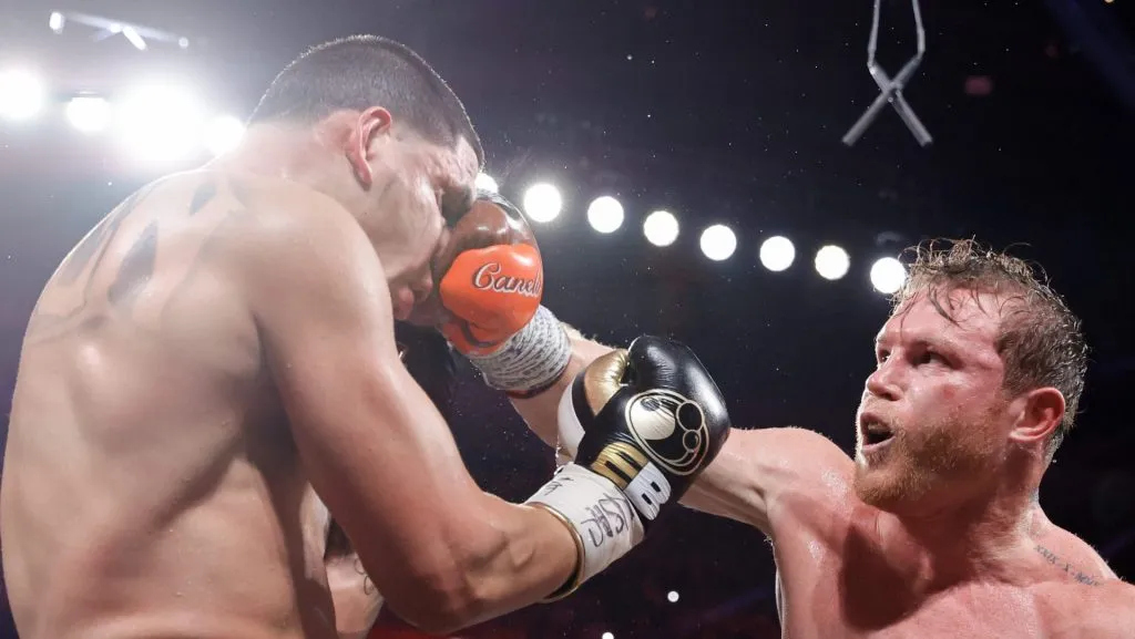 Canelo Álvarez superó a Edgar Berlanga, pero le dejó un gran mensaje de cara al futuro. (GETTY IMAGES)