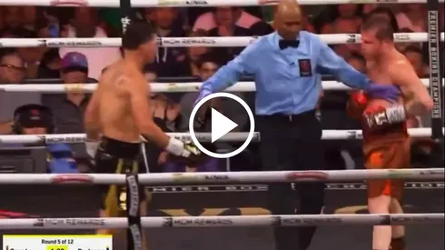 El árbitro de la pelea se resbaló sobre el cuadrilátero