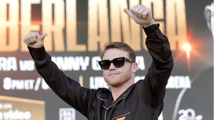 Canelo Álvarez se encontraba de viaje mientras peleaban Dmitry Bivol y Artur Beterbiev.