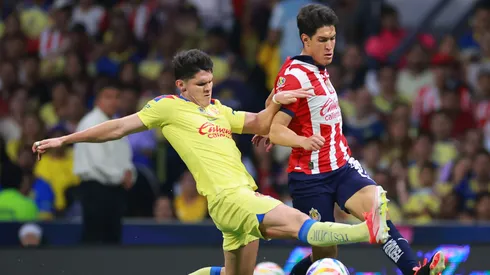 Israel Reyes y José Castillo, en el último clásico.