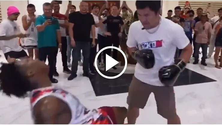 Speed sufrió la potencia de Manny Pacquiao y terminó en el suelo.