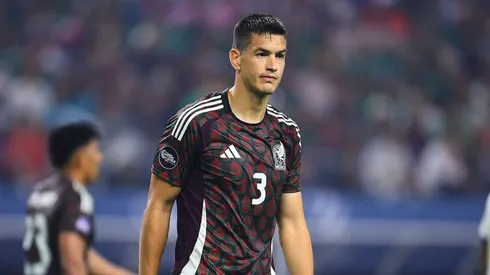 César Montes fue presentado en su nuevo equipo