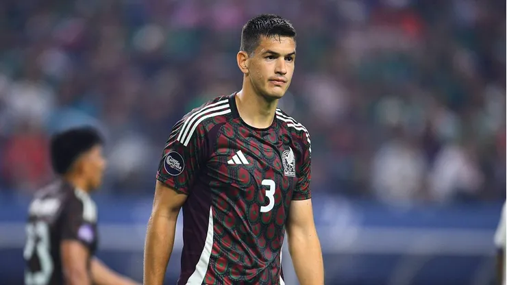 César Montes fue presentado en su nuevo equipo