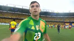 La decisión que tomó la FIFA con Dibu Martínez tras su agresión a un camarógrafo en Colombia vs. Argentina