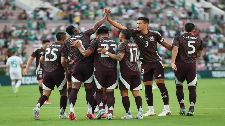 México enfrenta a Canadá por un amistoso internacional en el AT&T Stadium.