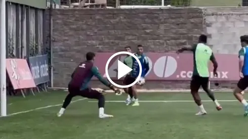 La brillante parada de Alex Padilla a Julián Quiñones en la práctica de la Selección Mexicana