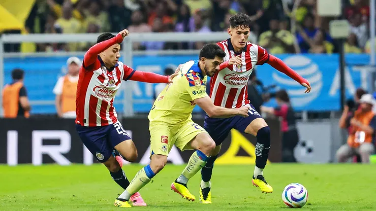 Los futbolistas que vistieron la camiseta de América y Chivas.