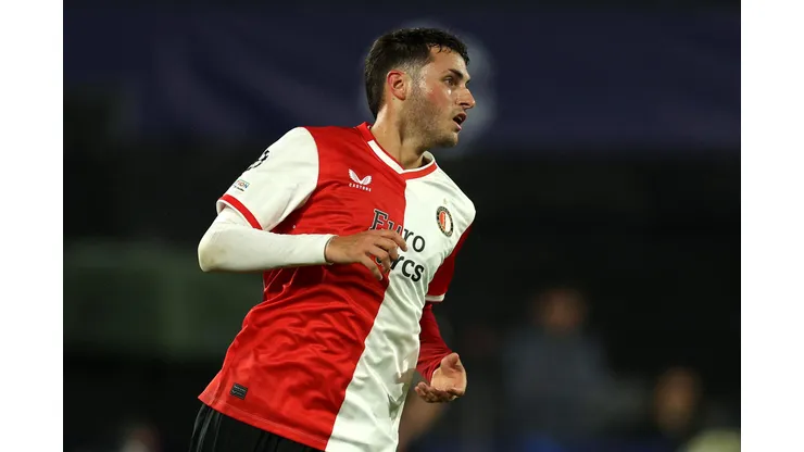 Santiago Giménez reaccionó a sus rivales de la Champions League