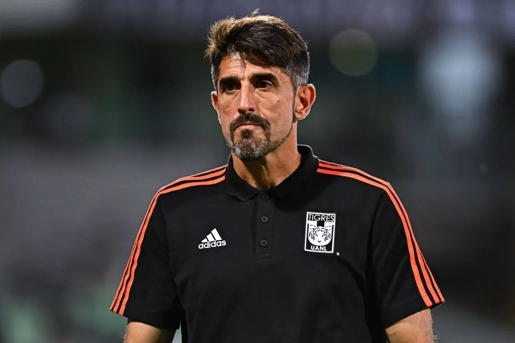 Veljko Paunovic modificaría el esquema táctico. (Imago)