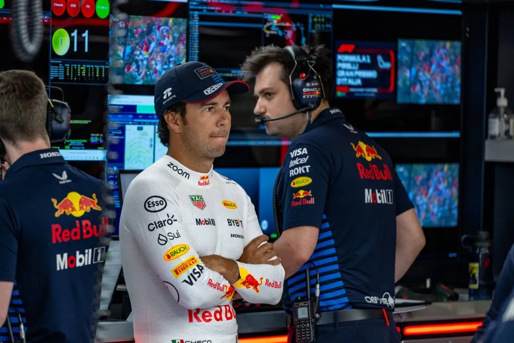 Checo Pérez no levanta cabeza tras el receso veraniego (IMAGO)