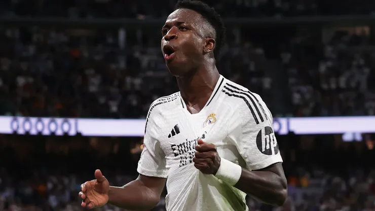Vinicius marca un gol de Real Madrid.