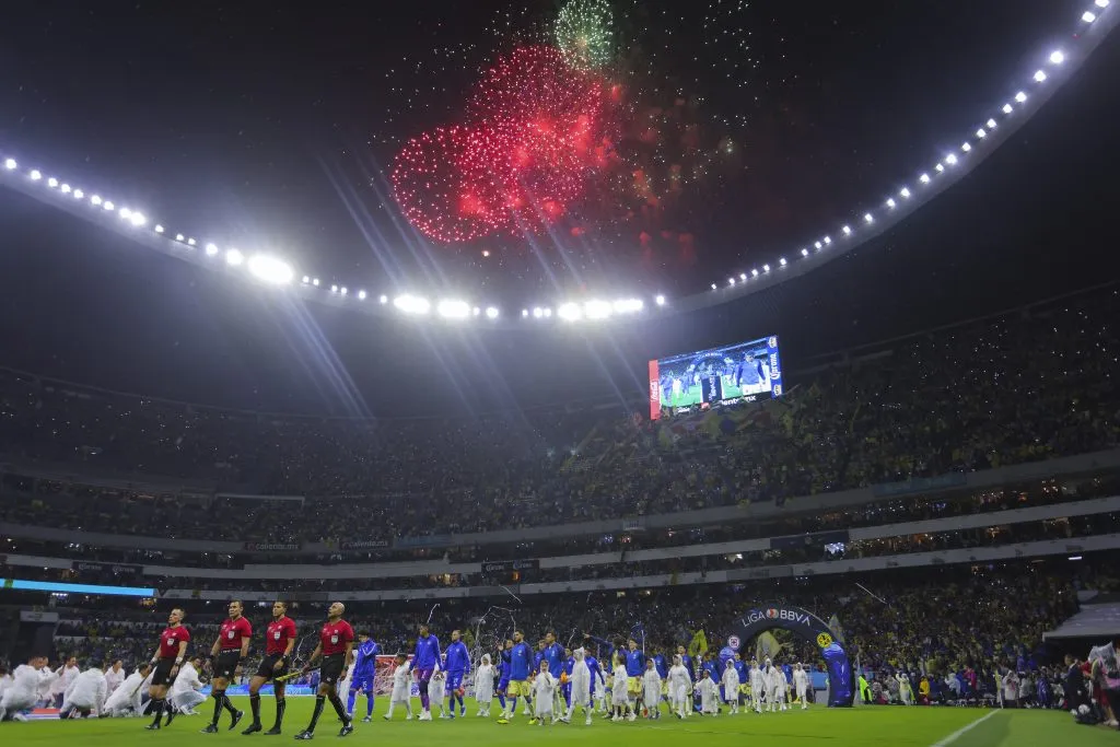 El imponente Estadio Azteca, en un duelo entre el Club América y Cruz Azul. (Getty Images)