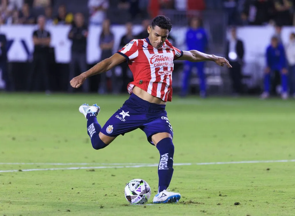 Tiba Sepúlveda se perdió los últimos dos encuentros de Chivas. (Imago)