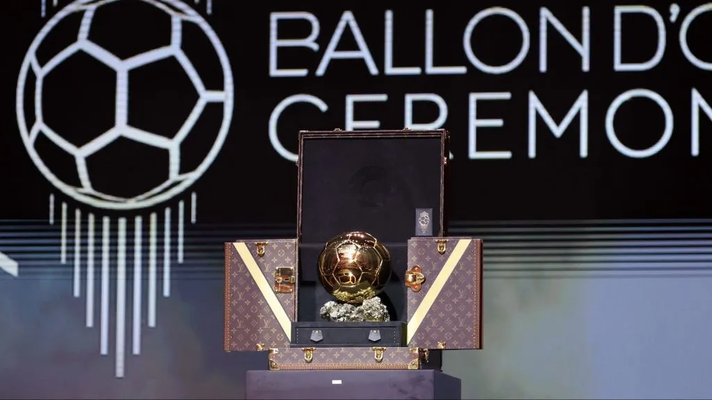 La presentación del trofeo del Balón de Oro para el ganador [Foto: Getty Images]