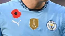 La flor de amapola en la camiseta del Manchester City