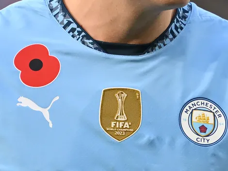 ¿Qué significa el símbolo rojo en la playera de los equipos de la Premier League?