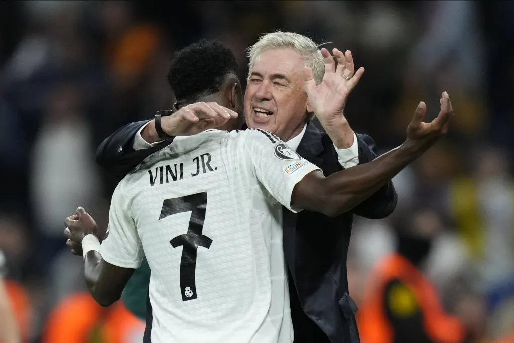 Carlo Ancelotti y Vinícius Jr en el juego ante Borussia Dortmund de Champions League (IMAGO)