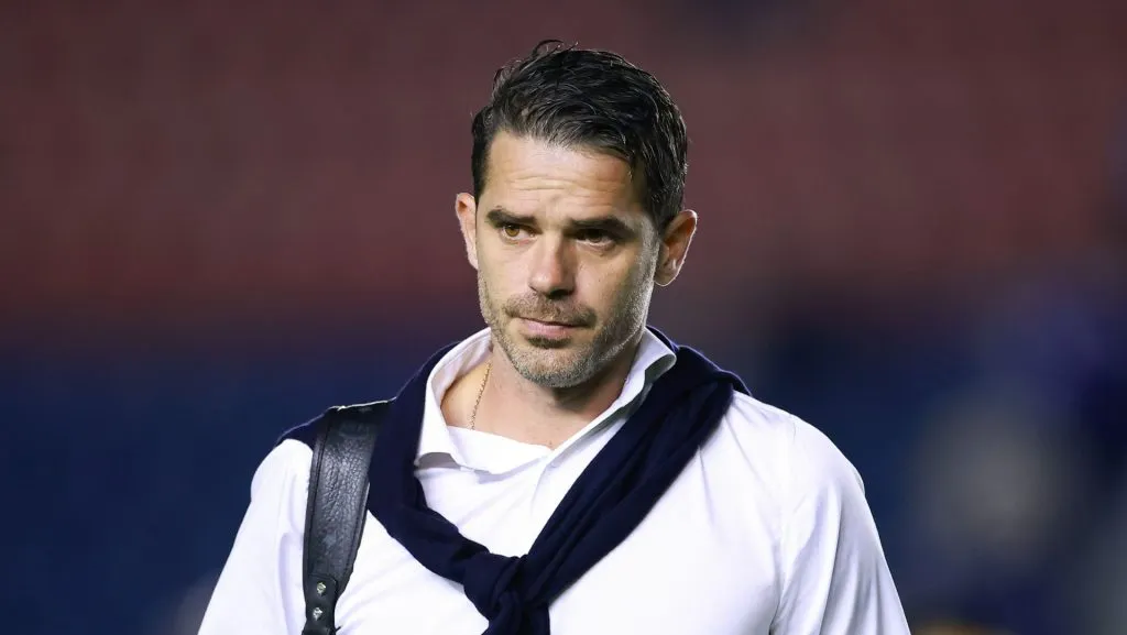 La salida de Fernando Gago de Chivas sigue generando polémica en el club (Imago7)