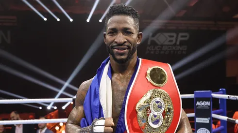 William Scull enfrentará a Canelo Álvarez en la pelea más grande de su carrera.