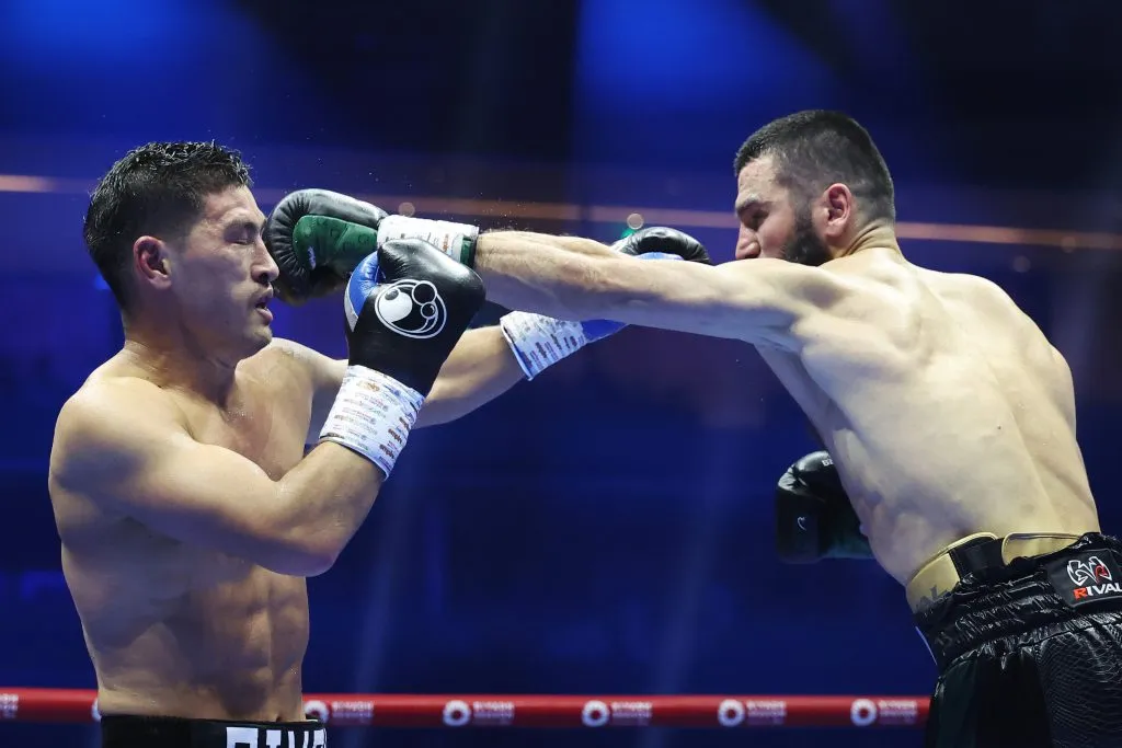 Beterbiev y Bivol podrían consumar la revancha en octubre. (Getty Images)