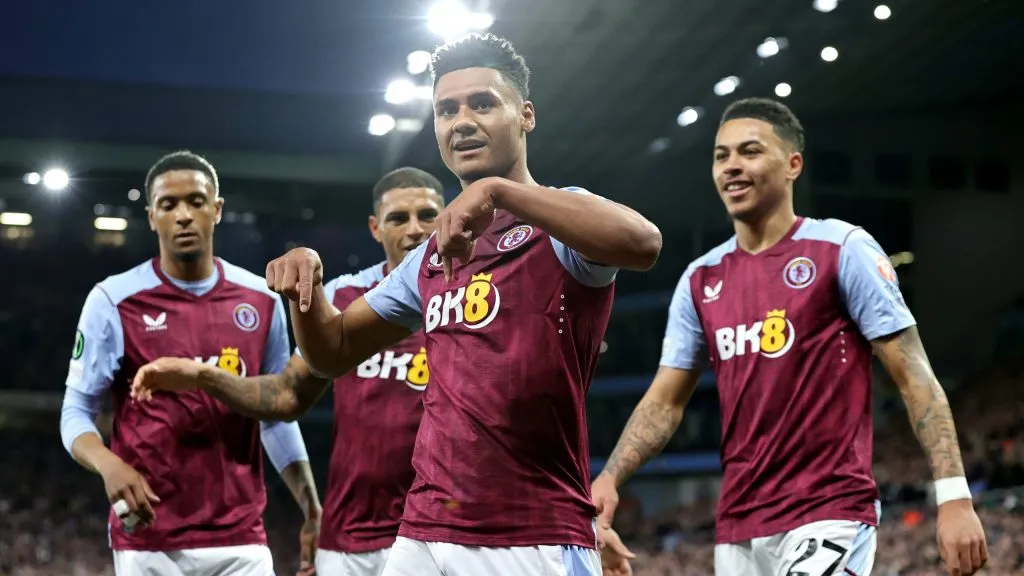 Ollie Watkins, al banco vs. Bologna por Champions [Foto: Getty Images]