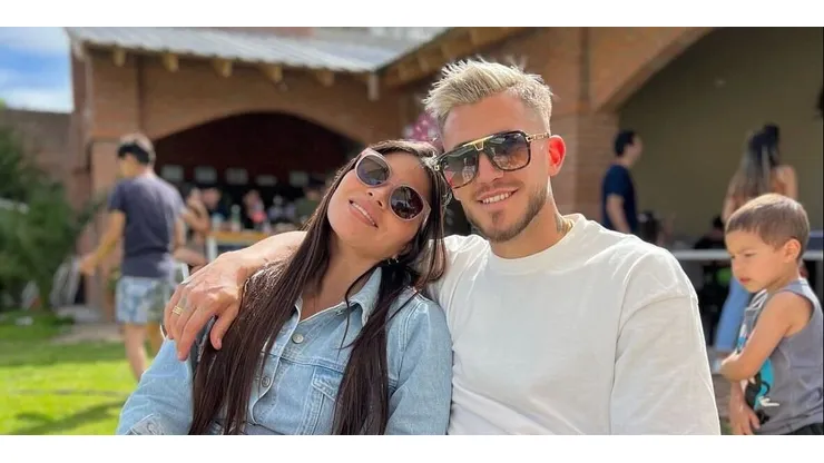 Gonzalo Piovi junto a su pareja Carolina, a la espera de la definición de su futuro