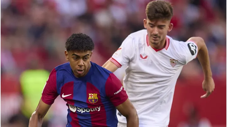 Barcelona y Sevilla se enfrentan por La Liga.
