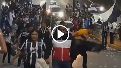 ¡Lamentable! Aficionado de Rayados agrede a otro de Tigres UANL antes del Clásico Regio 139