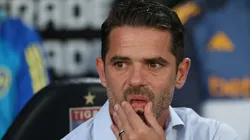 Sonríen en Chivas: Boca Juniors perdió en el debut de Fernando Gago y la afición no perdonó al DT