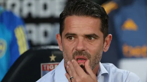 Sonríen en Chivas: Boca Juniors perdió en el debut de Fernando Gago y la afición no perdonó al DT