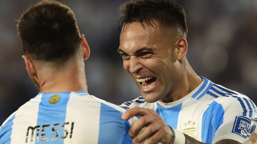 Messi designó a Lautaro como el favorito para quedarse con el Balón de Oro (IMAGO)