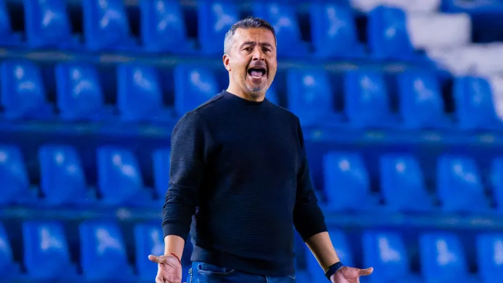Ortega fue designado por entrenador interino de Chivas (Imago7)