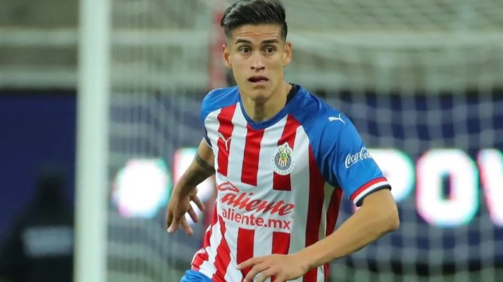 No rindió y tuvo inconvenientes extra cancha (Chivas redes)