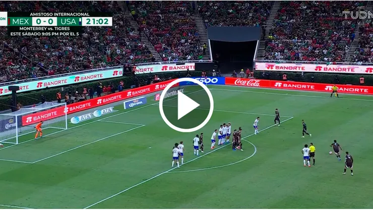 Raúl Jiménez convirtió un golazo con México ante Estados Unidos